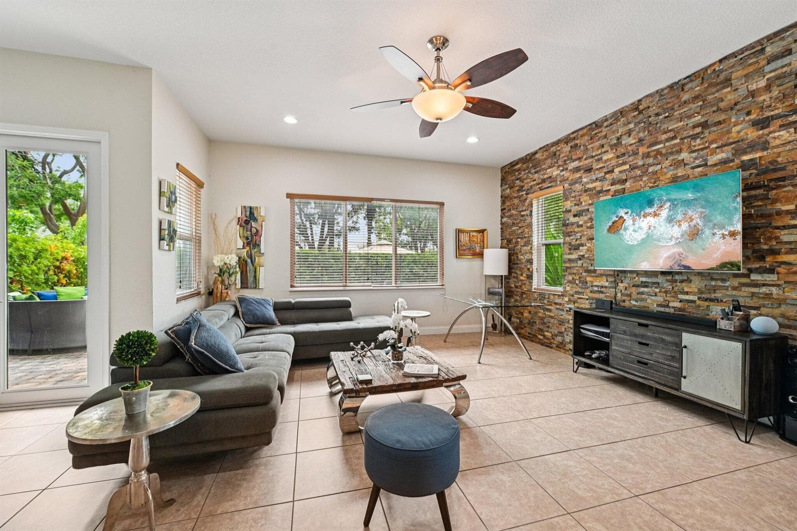 553 Gazetta Way, West Palm Beach, FL 33413 — zdjęcie 3