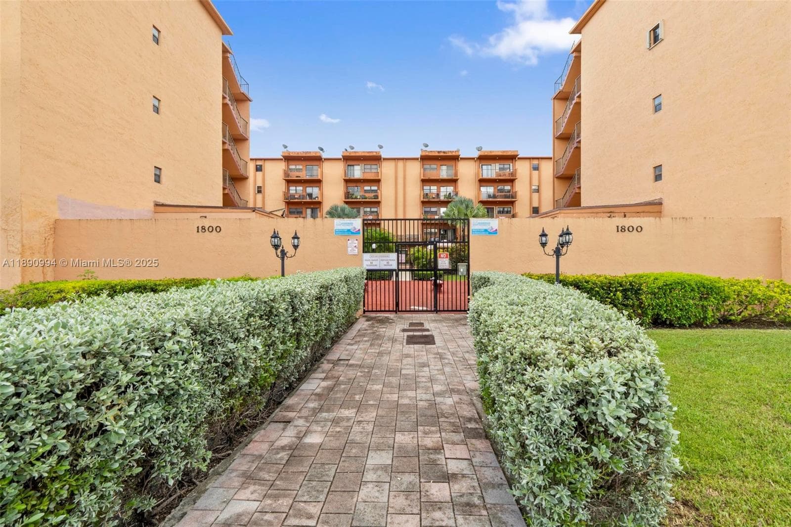 1800 W 54th St # 109, Hialeah, FL 33012