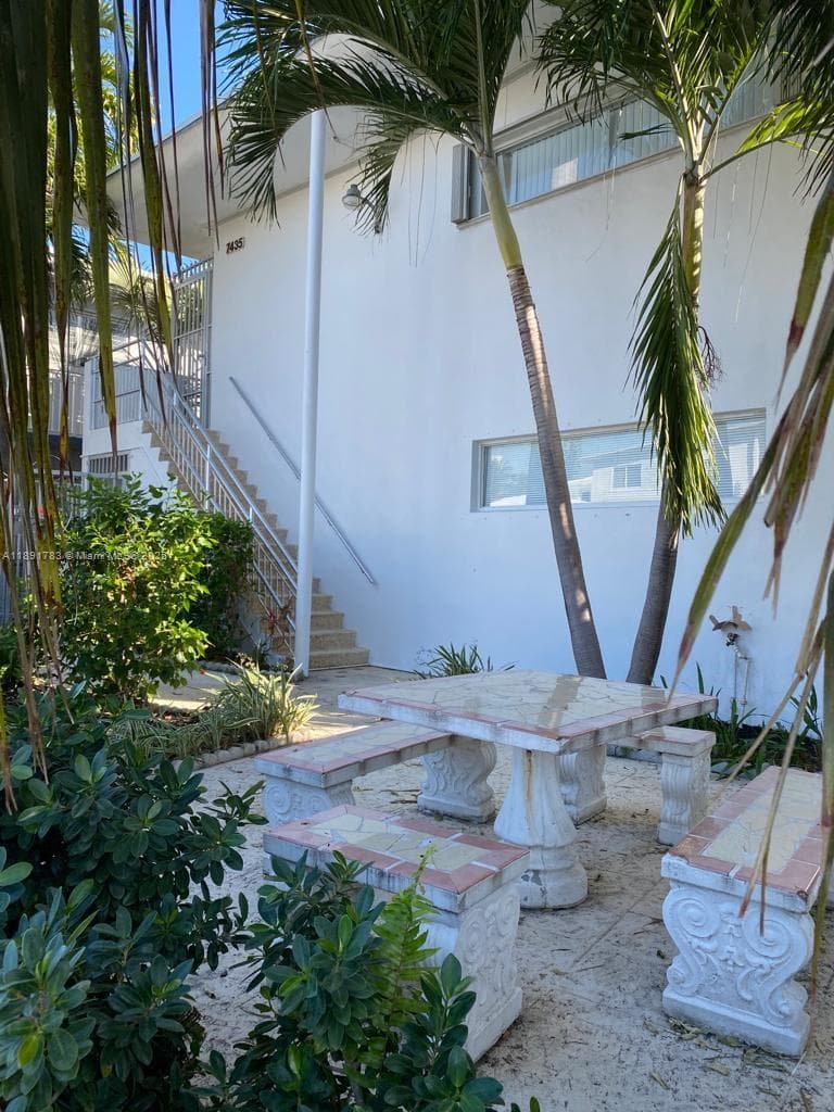 7435 Byron Ave, Miami Beach, FL 33141 — zdjęcie 2