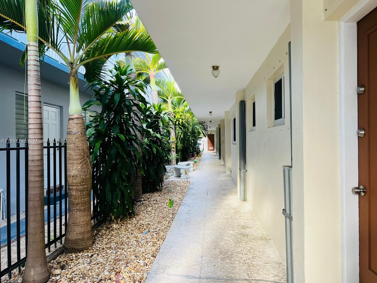 7435 Byron Ave, Miami Beach, FL 33141 — zdjęcie 3