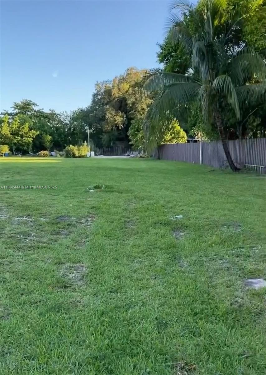 50 NW 156th St, Miami, FL 33169
