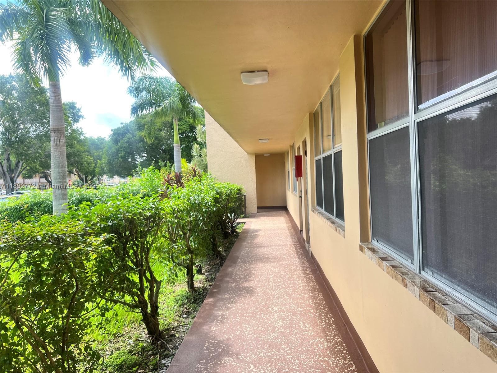 8851 Sunrise Lakes Blvd # 109, Sunrise, FL 33322 — zdjęcie 2