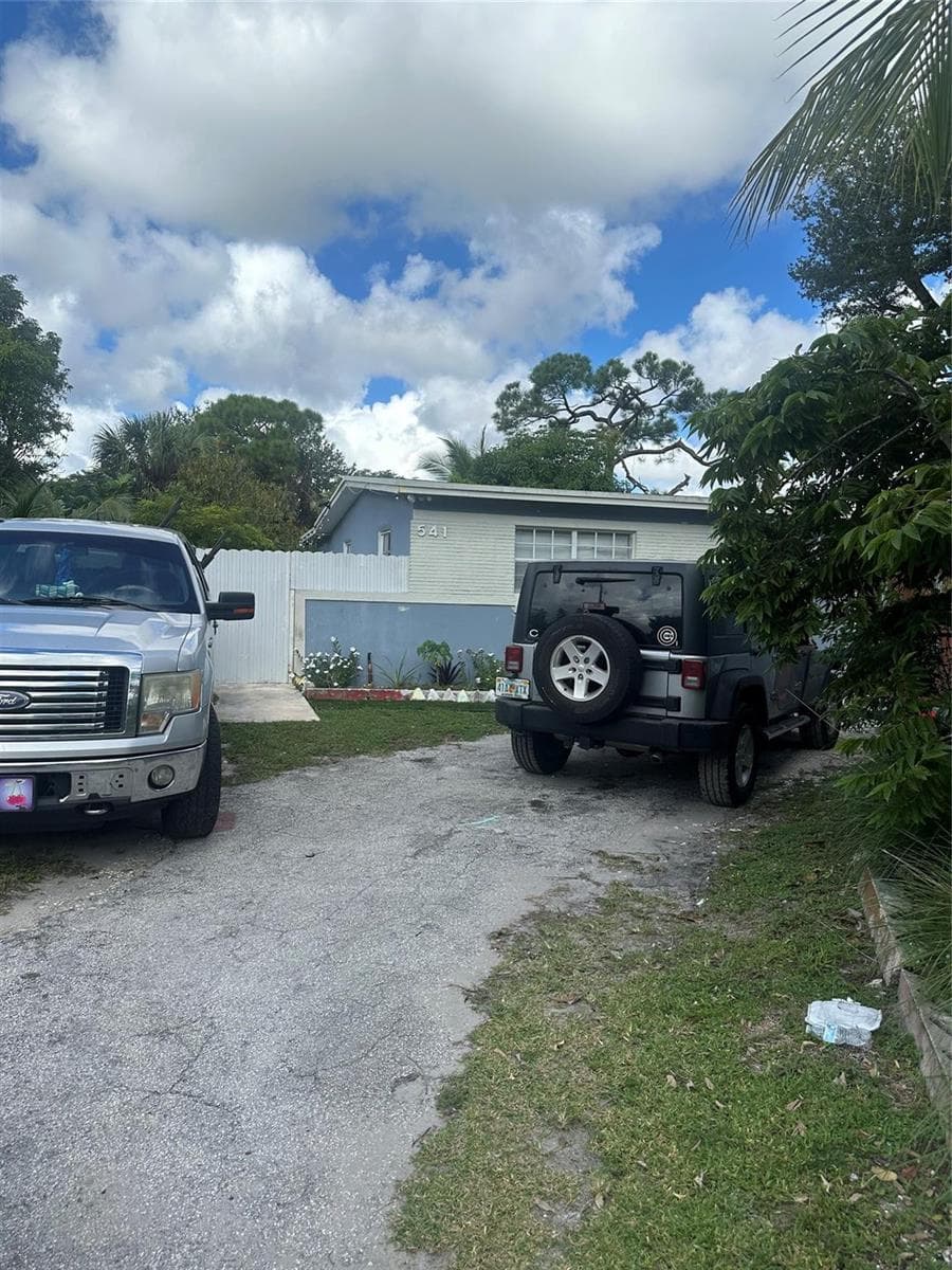 541 NW 33rd Avenue, Lauderhill, FL 33311 — zdjęcie 2