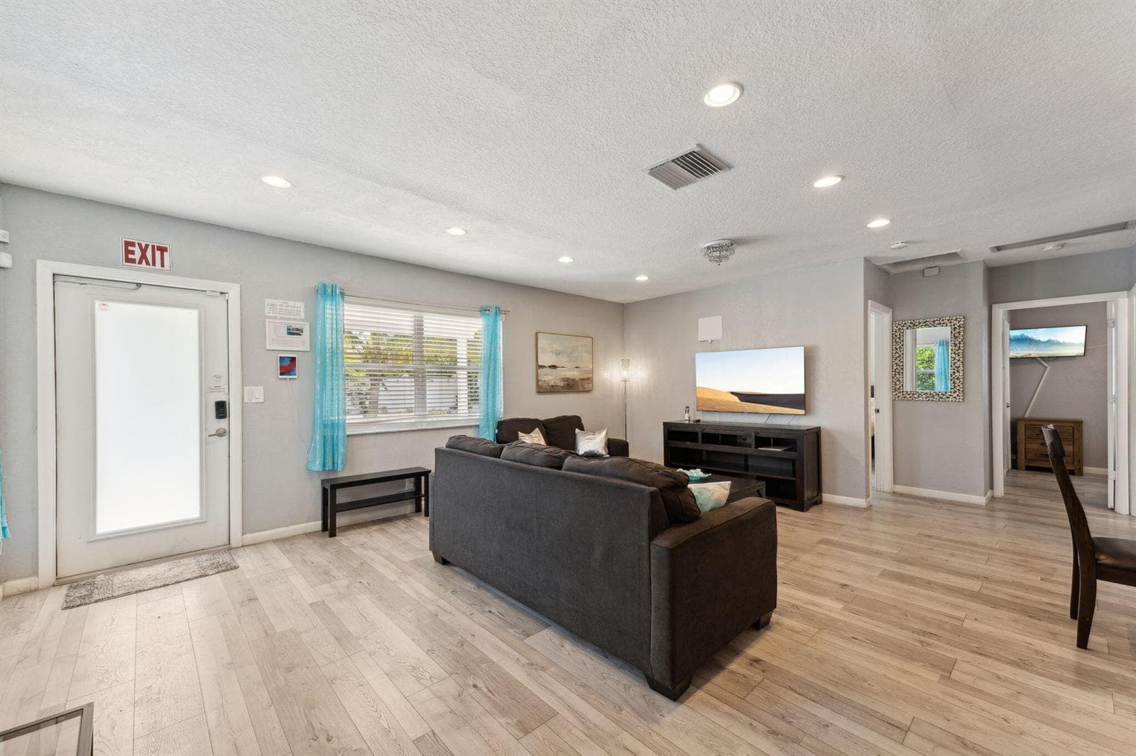 1631 N Andrews Square, Fort Lauderdale, FL 33311 — zdjęcie 2
