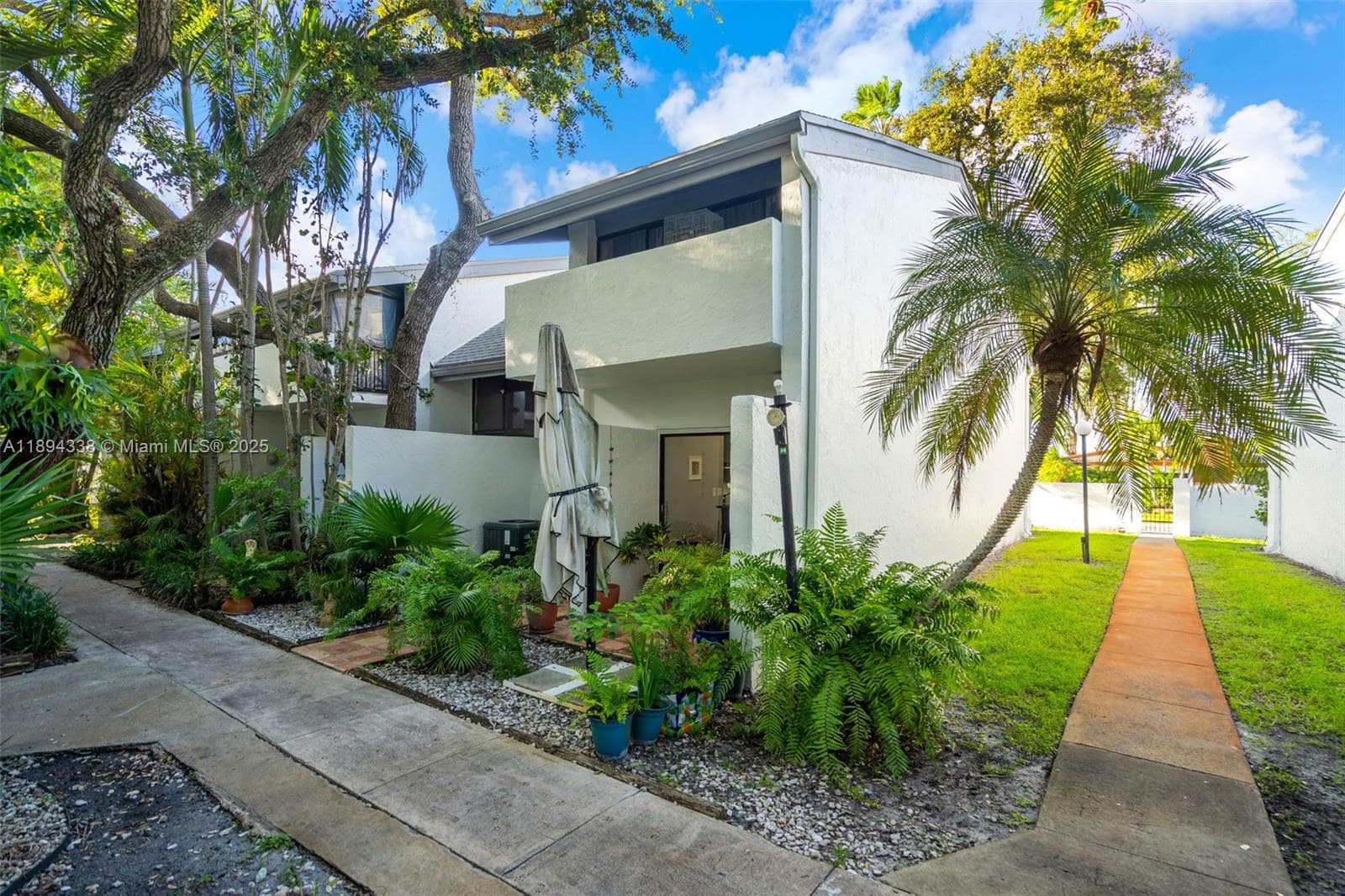 19440 NE 26th Ave # 54B, Miami, FL 33180 — zdjęcie 3