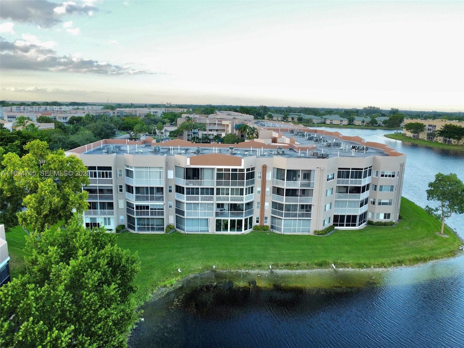7440 Granville Dr # 213, Tamarac, FL 33321 — zdjęcie 2