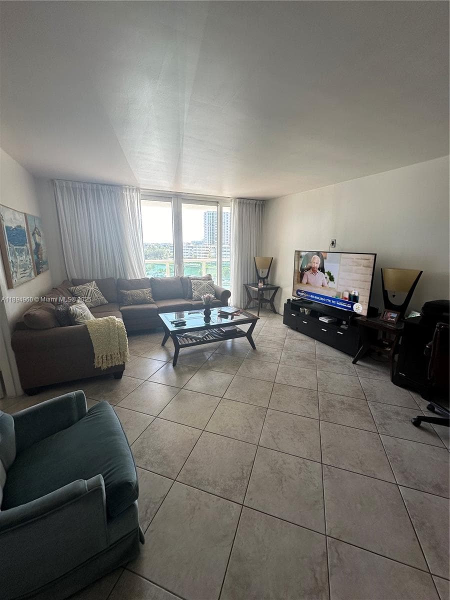 100 Bayview Dr # 601, Sunny Isles Beach, FL 33160 — zdjęcie 2