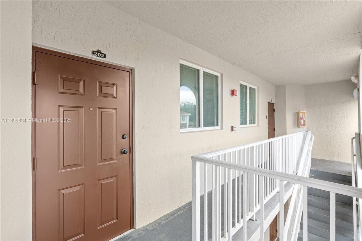1677 SE 27th Ct # 202, Homestead, FL 33035
