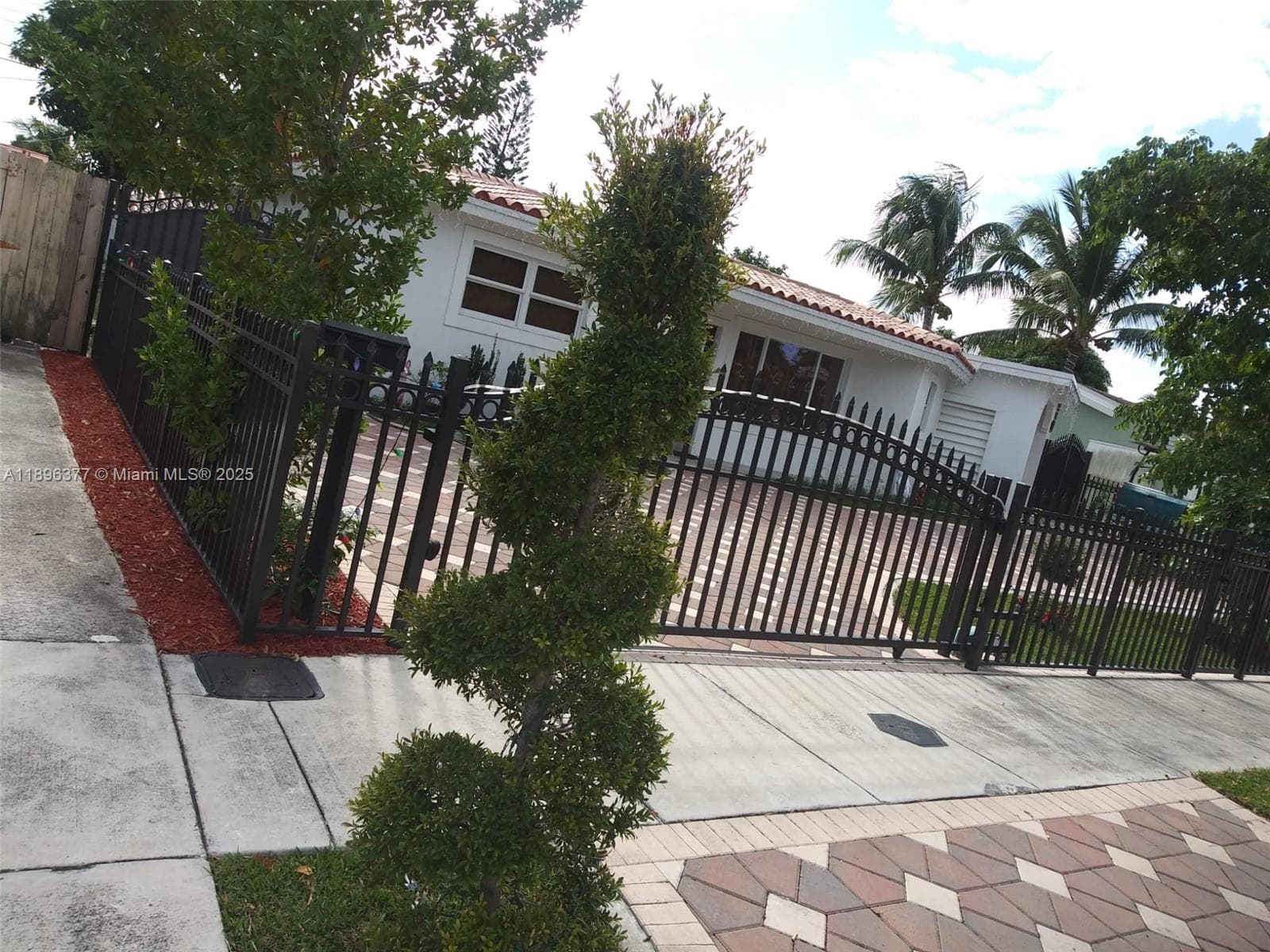 240 NE 27th St # 1, Pompano Beach, FL 33064