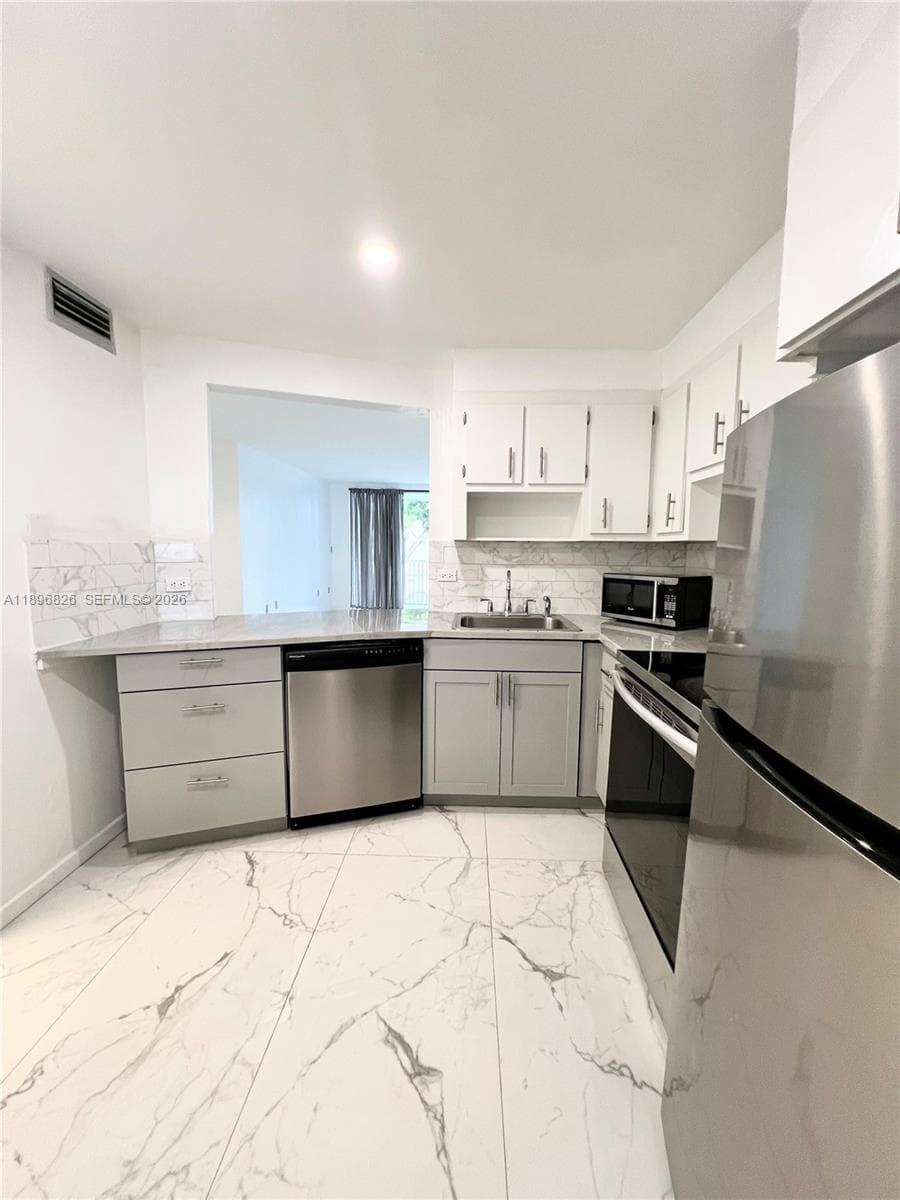 1710 NE 191st St # 307-3, Miami, FL 33179 — zdjęcie 2
