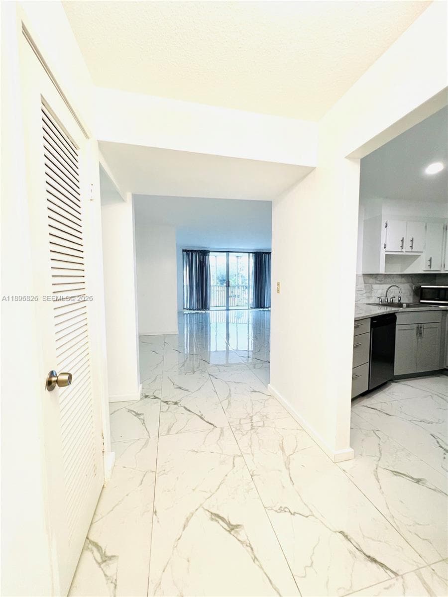 1710 NE 191st St # 307-3, Miami, FL 33179 — zdjęcie 4