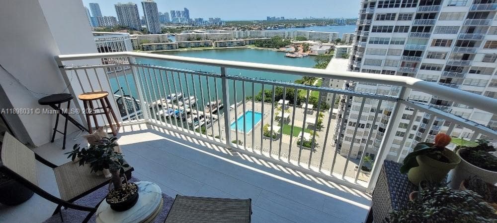 18071 Biscayne Blvd # 1801, Aventura, FL 33160