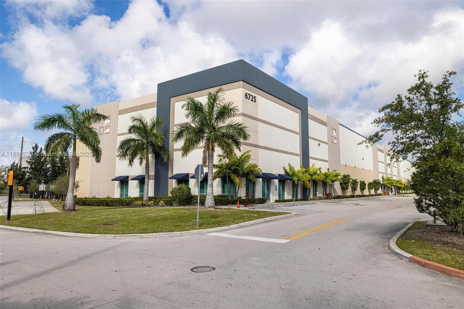 6725 NW 36th St, Miami, FL 33166