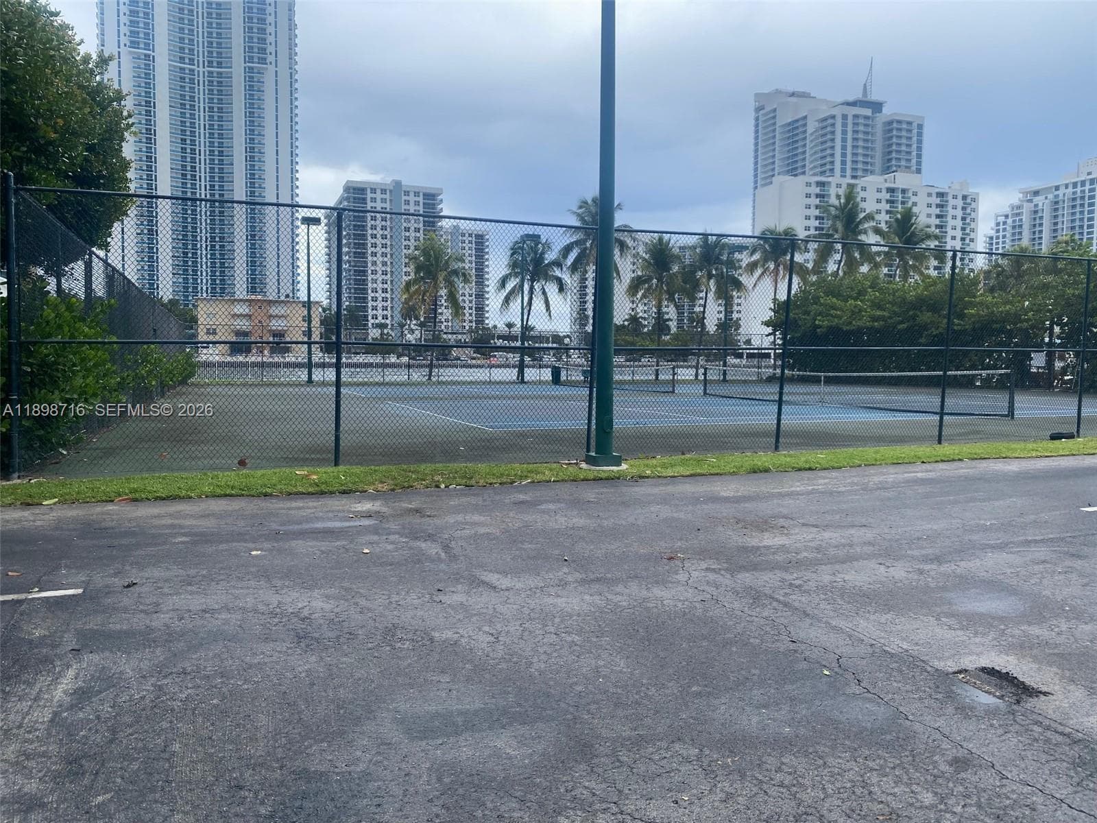 1000 Parkview Dr # 427, Hallandale Beach, FL 33009 — zdjęcie 2