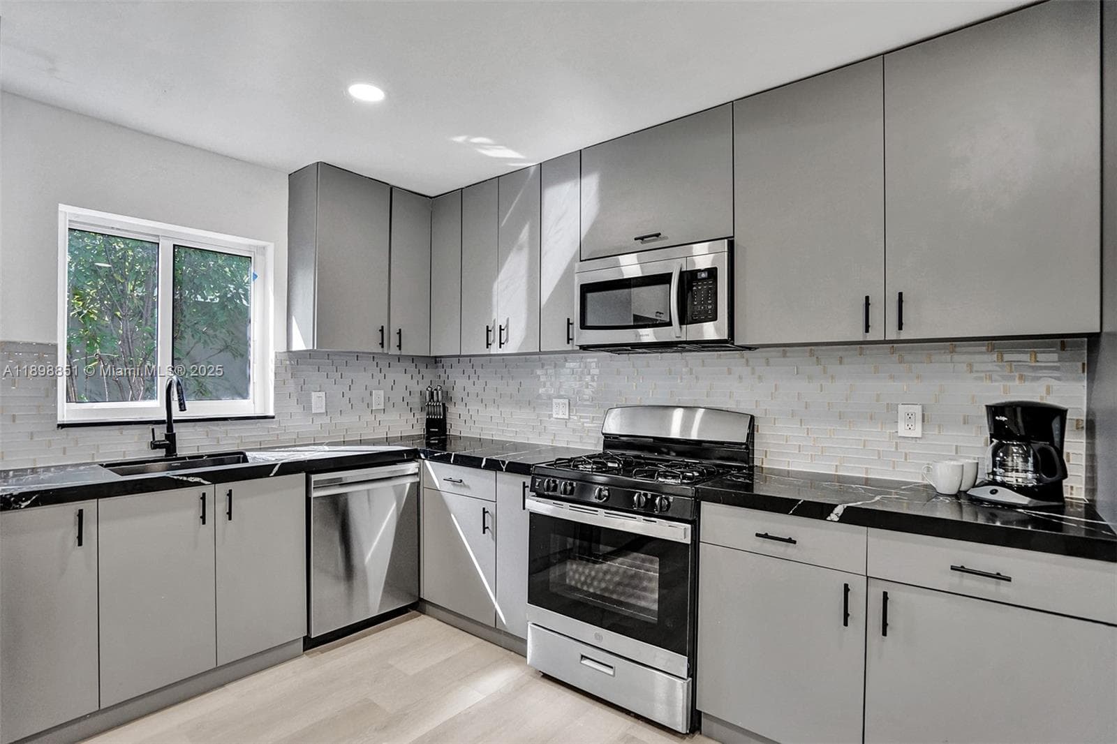 1230 Johnson St, Hollywood, FL 33019 — zdjęcie 3