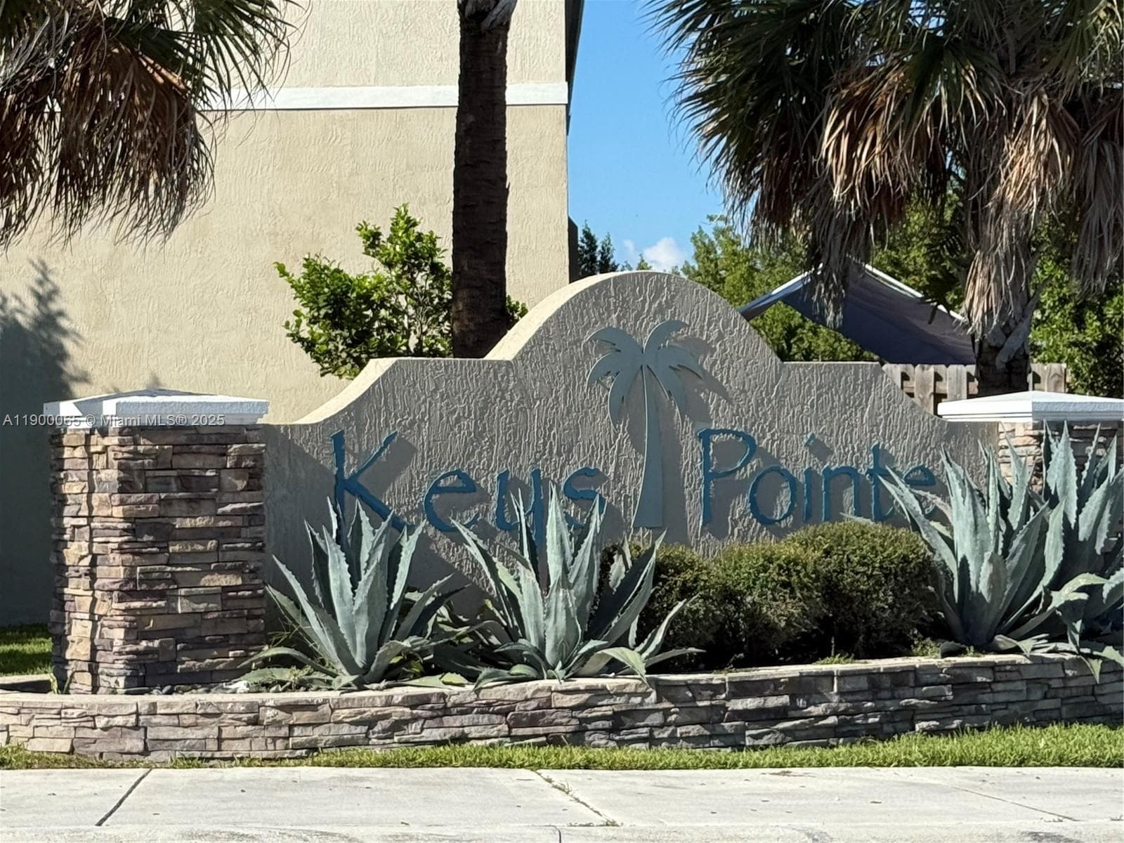 484 NE 5th St, Florida City, FL 33034