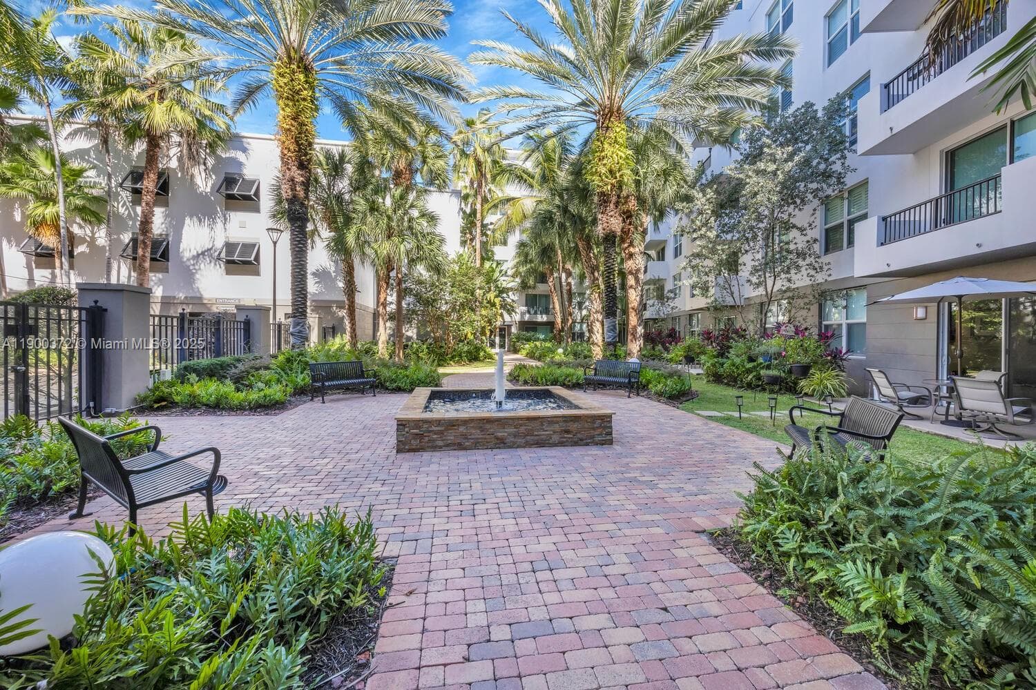 2421 NE 65th St # 211, Fort Lauderdale, FL 33308 — zdjęcie 3
