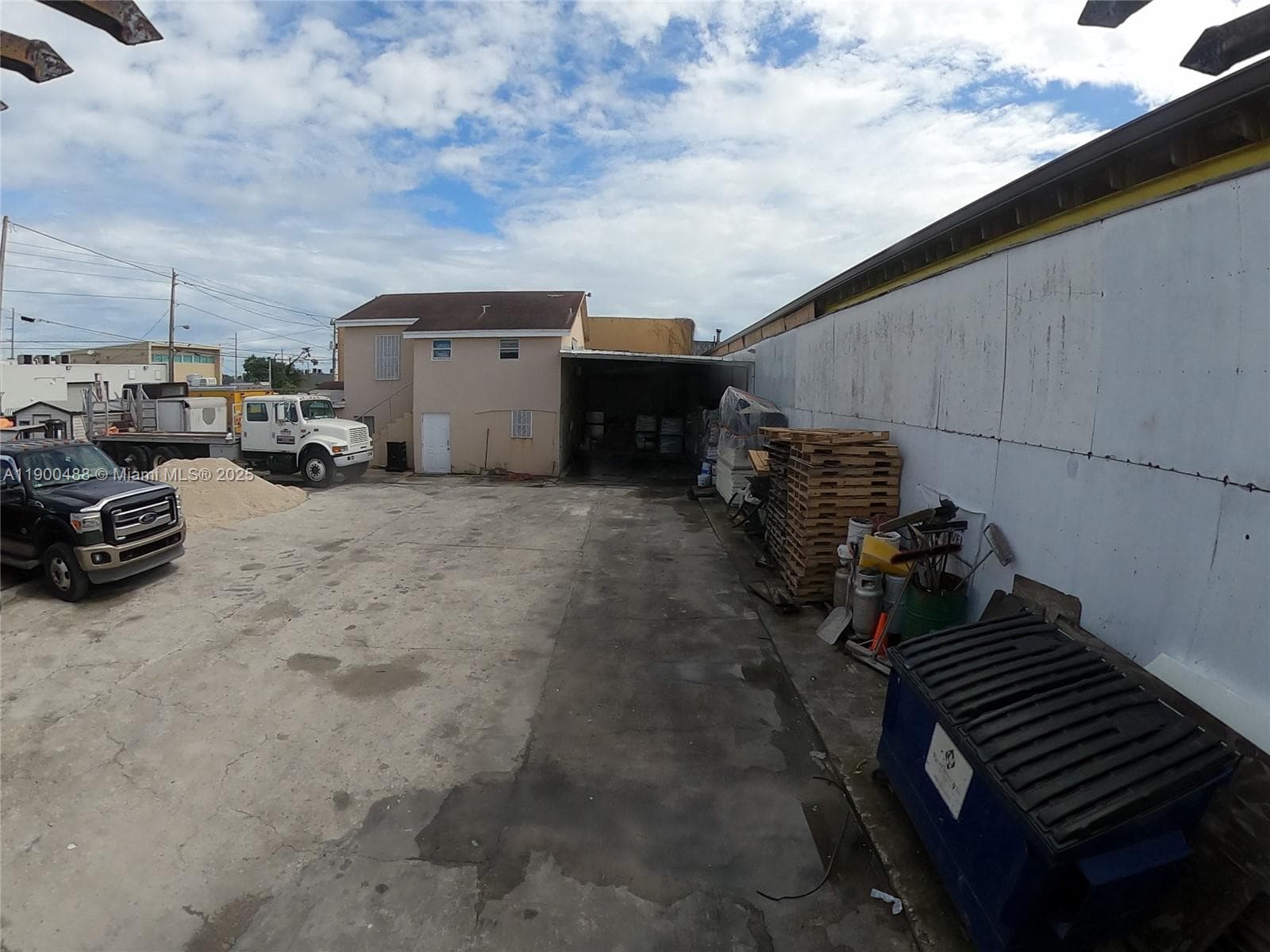 2484 NW 21st Ter, Miami, FL 33142 — zdjęcie 2