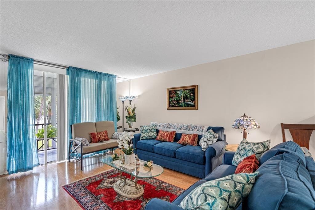 9800 N Hollybrook Lake Drive # 202, Pembroke Pines, FL 33025 — zdjęcie 2