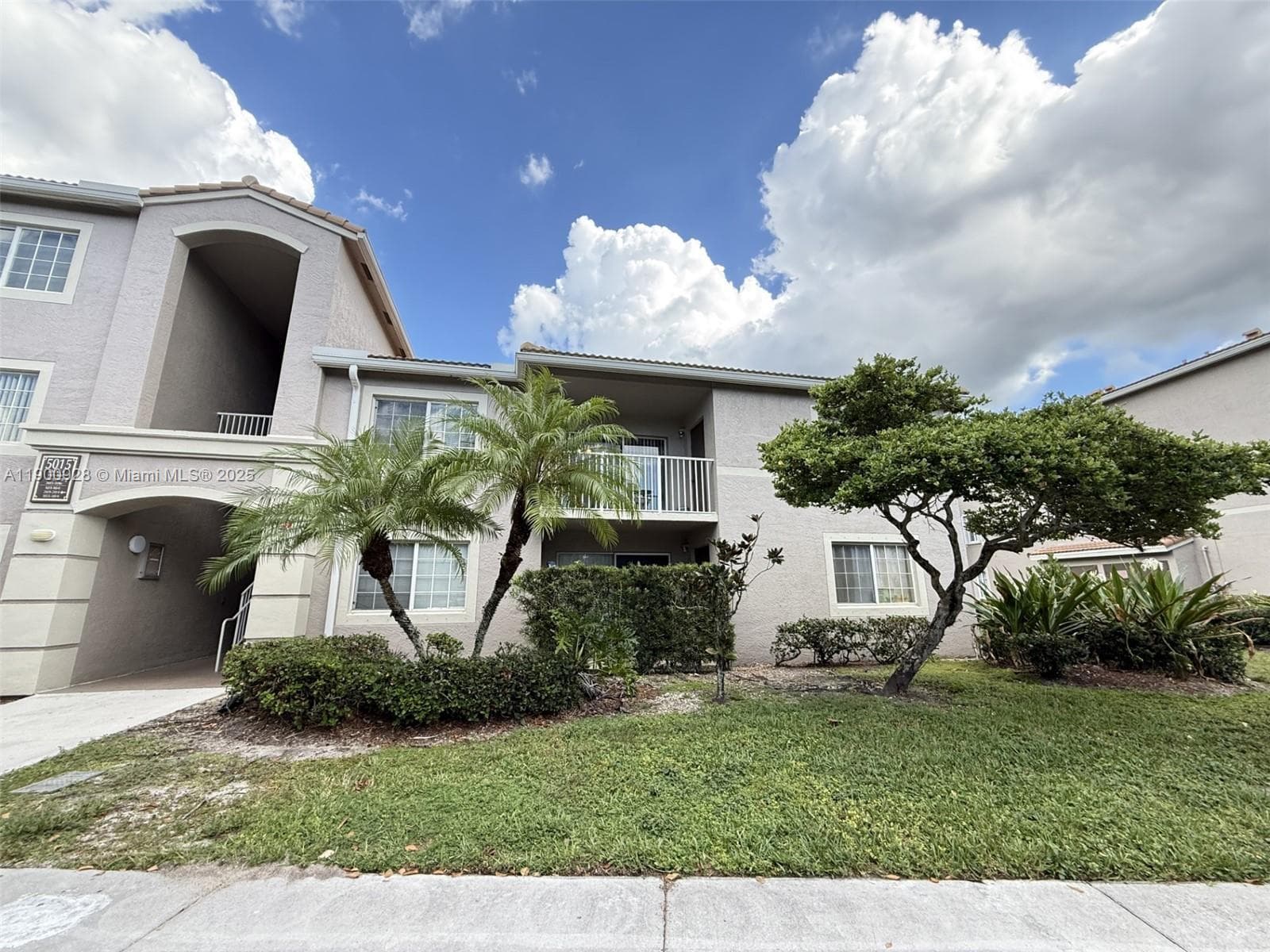 5015 Wiles Rd # 207, Coconut Creek, FL 33073