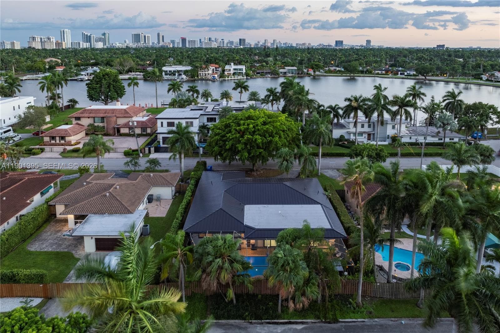 1141 N Northlake Dr, Hollywood, FL 33019 — zdjęcie 2