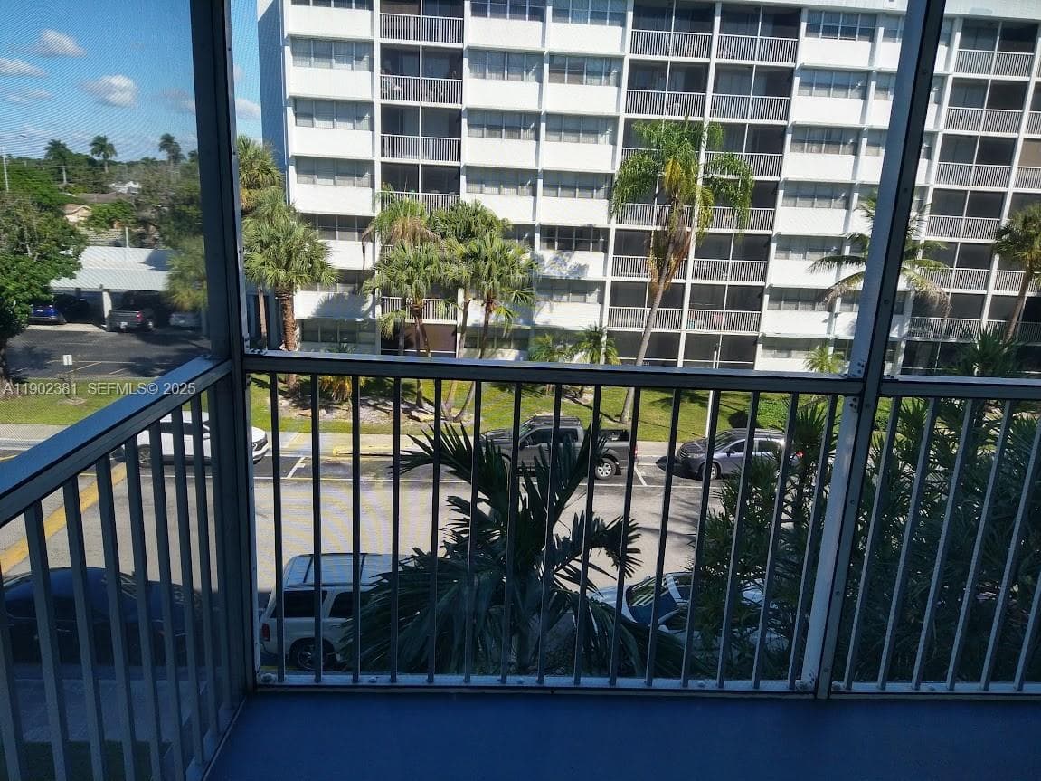 700 NW 214th St # 403, Miami Gardens, FL 33169