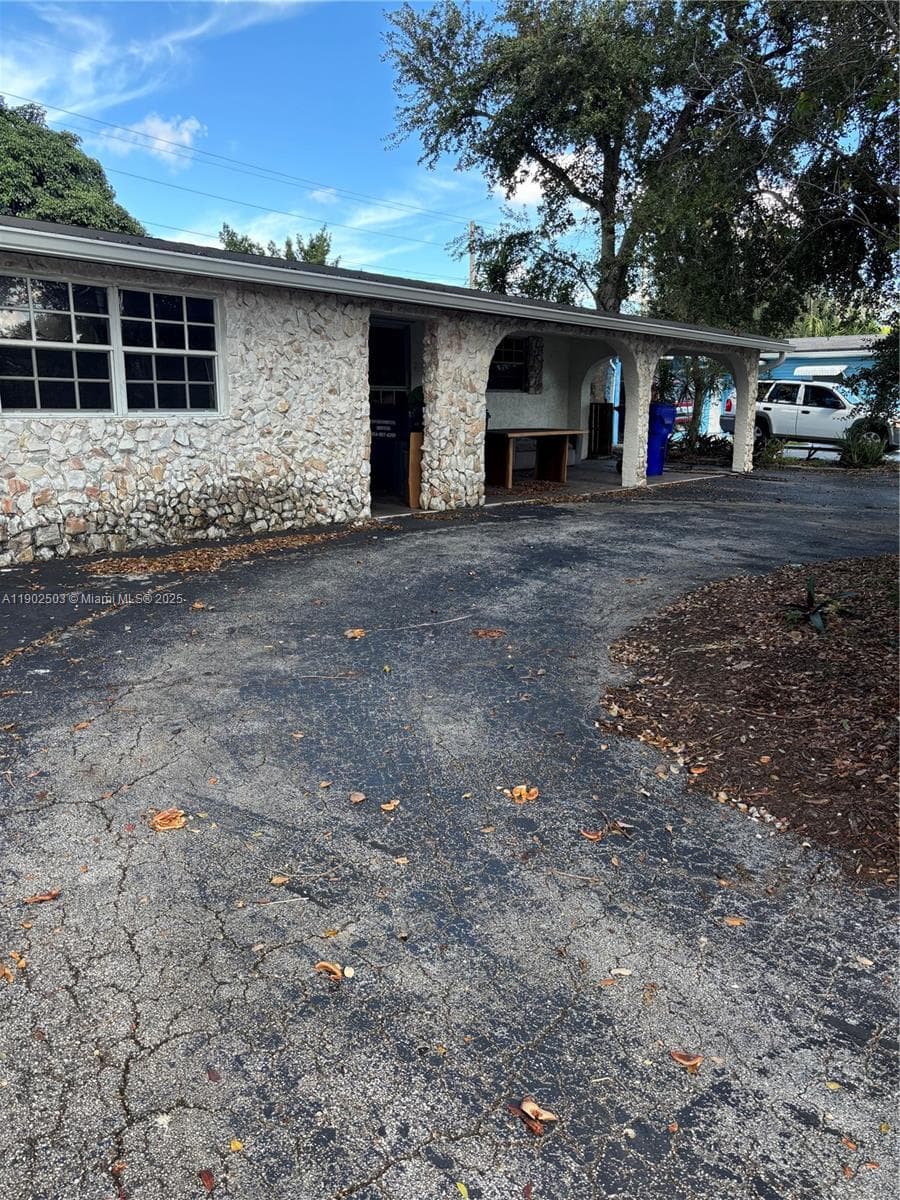 6541 Sherman St, Hollywood, FL 33024