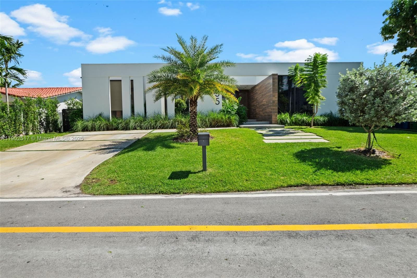 655 Layne Blvd # 0, Hallandale Beach, FL 33009