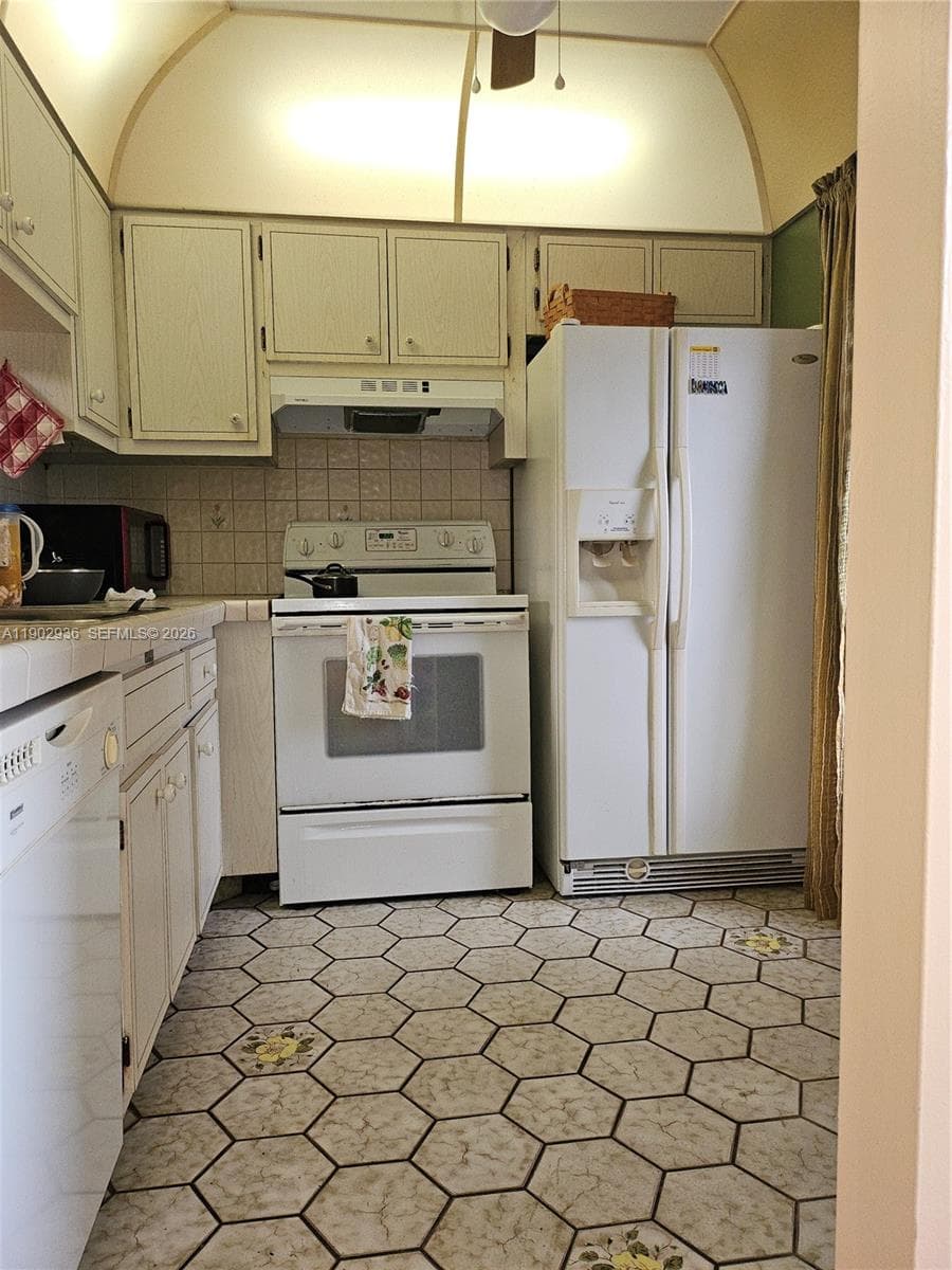 5121 W Oakland Park Blvd # 211, Lauderdale Lakes, FL 33313 — zdjęcie 2
