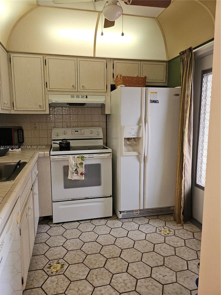 5121 W Oakland Park Blvd # 211, Lauderdale Lakes, FL 33313 — zdjęcie 3