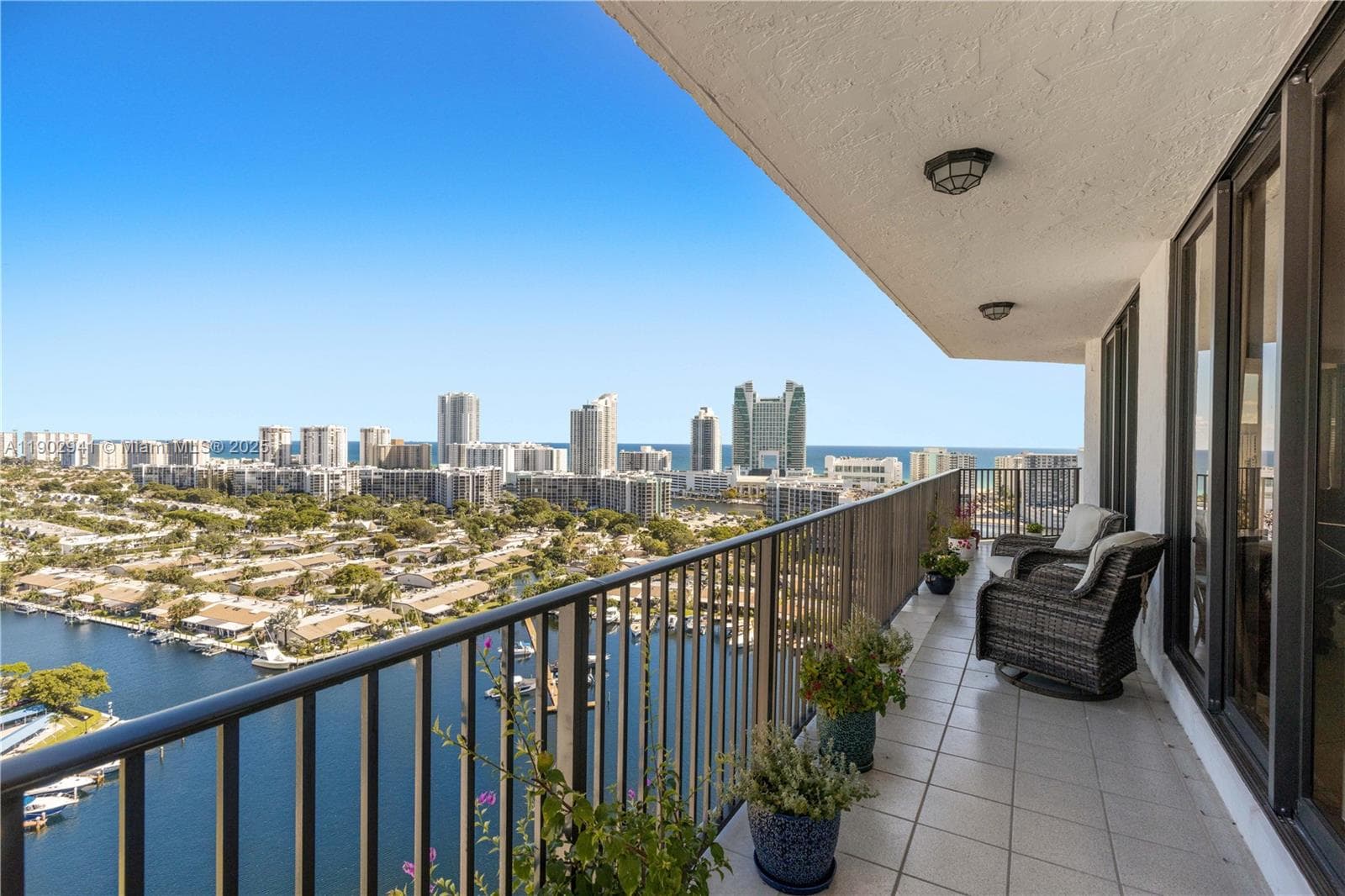 300 Three Islands Blvd # PH2A, Hallandale Beach, FL 33009 — zdjęcie 3