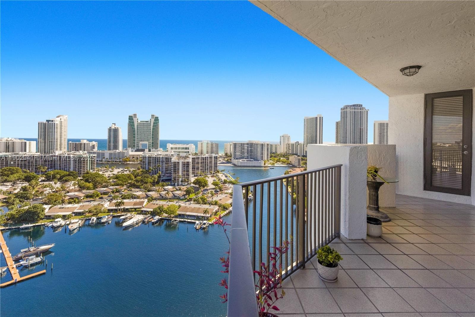 300 Three Islands Blvd # PH2A, Hallandale Beach, FL 33009 — zdjęcie 5