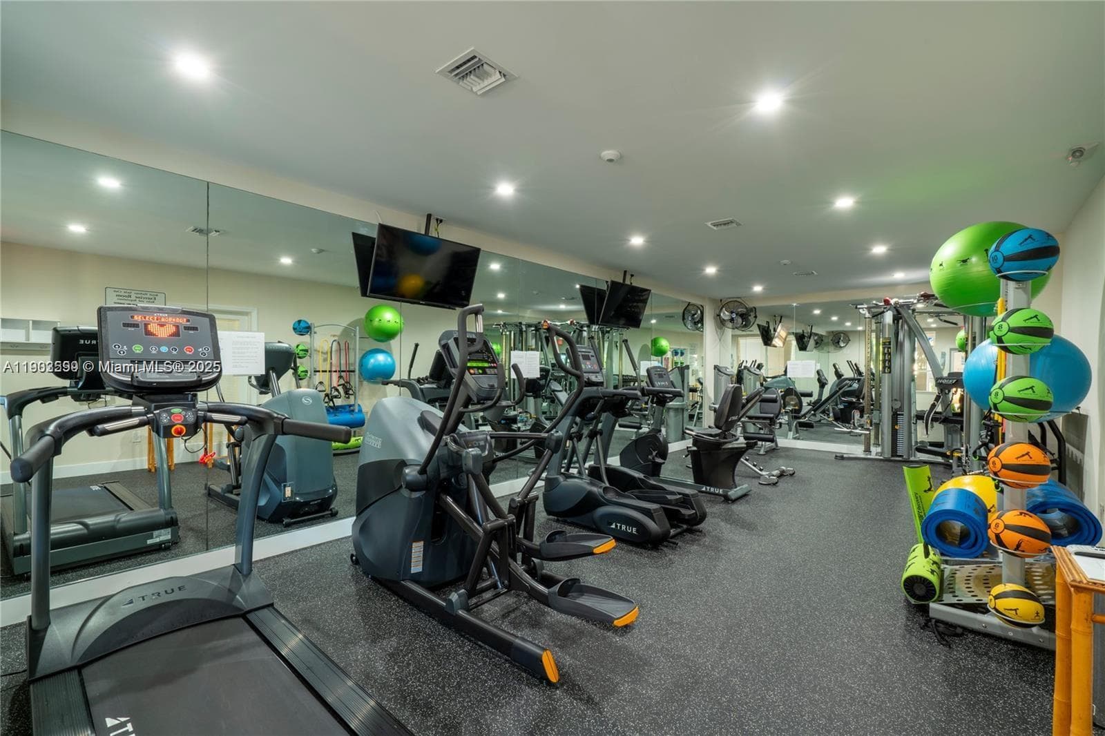5863 Paradise Point Dr, Palmetto Bay, FL 33157 — zdjęcie 5