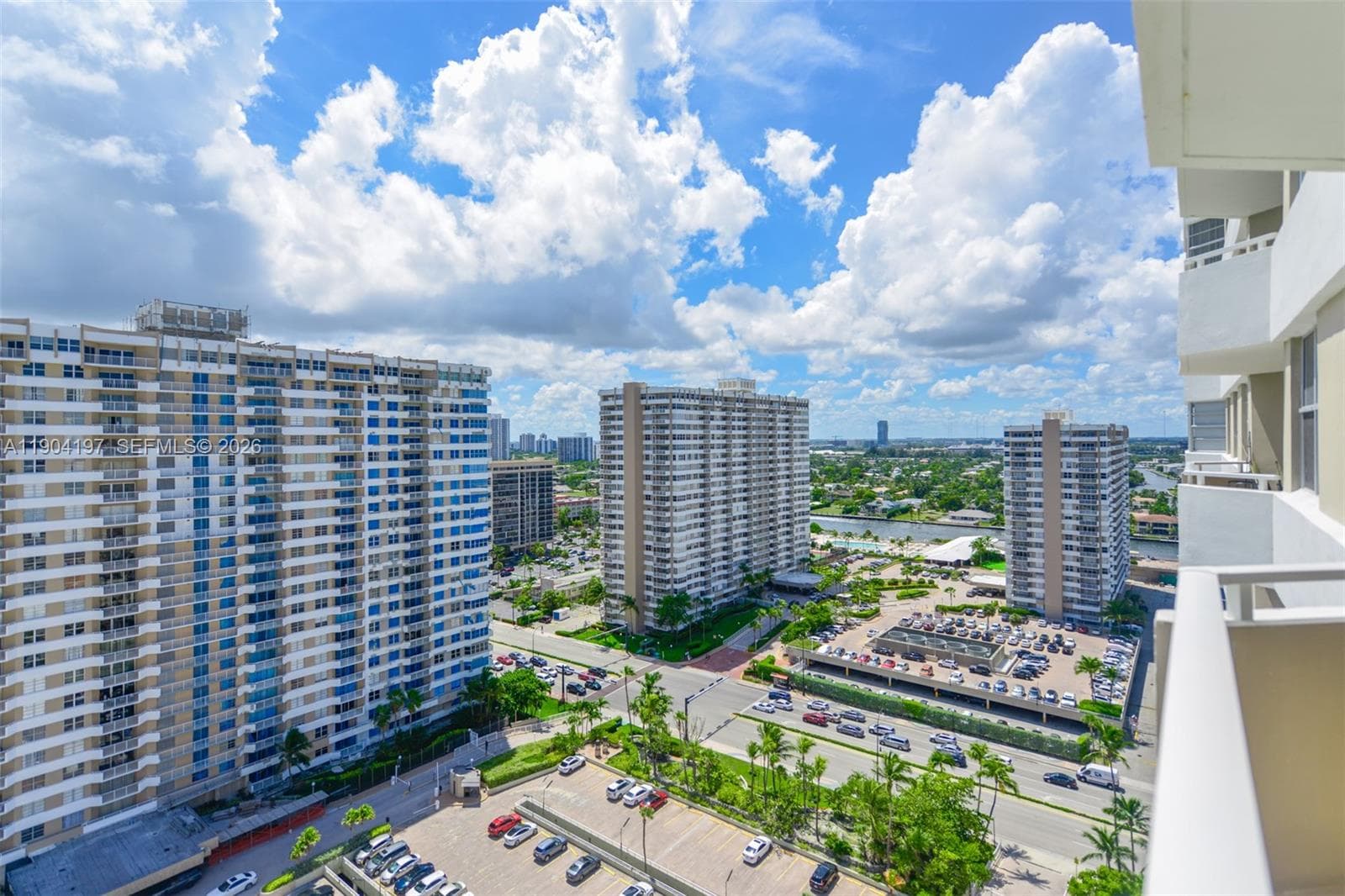 1950 S Ocean Dr # 19A, Hallandale Beach, FL 33009 — zdjęcie 2