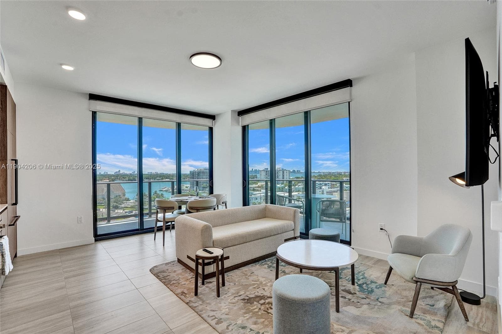 580 72nd St # 810, Miami Beach, FL 33141 — zdjęcie 5