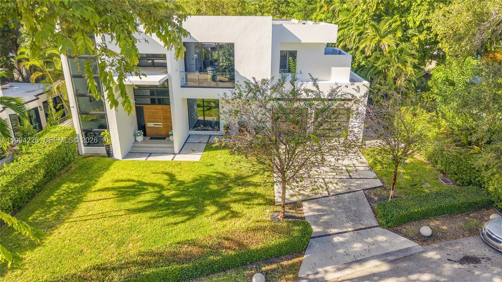 3764 Carmen Ct, Miami, FL 33133 — zdjęcie 2