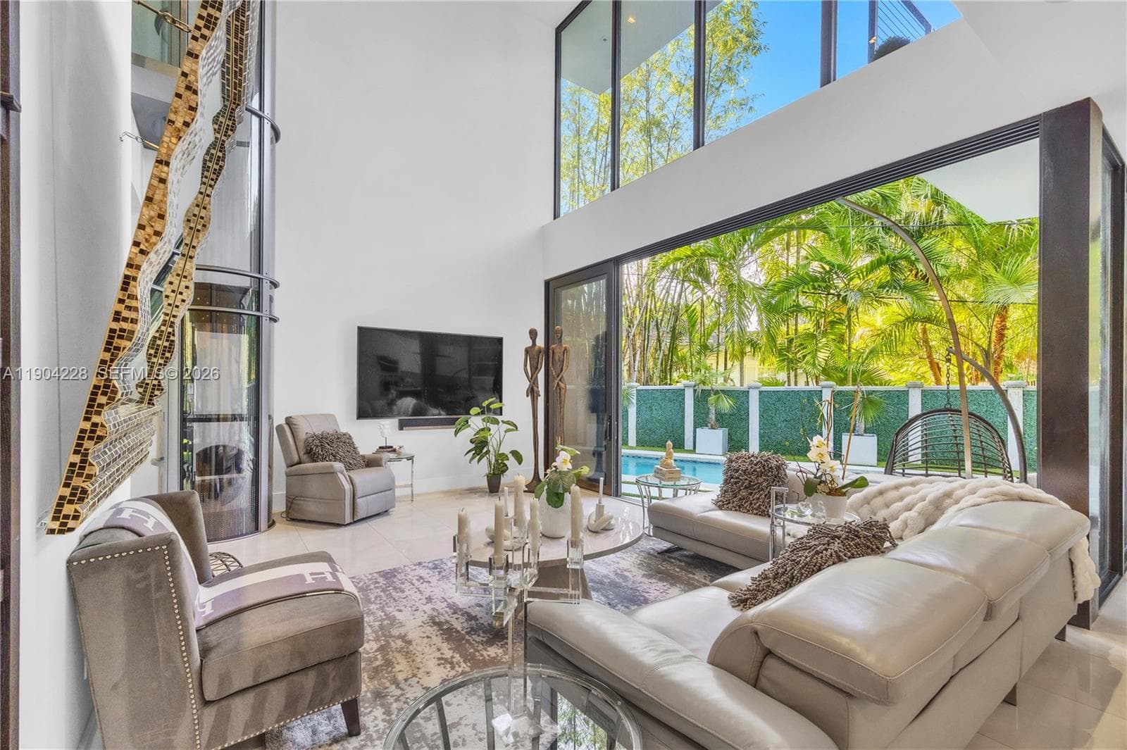 3764 Carmen Ct, Miami, FL 33133 — zdjęcie 3