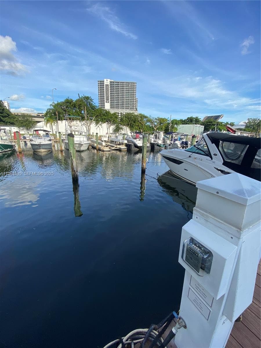 1700 NW North River Dr. #51, Miami, FL 33125 — zdjęcie 5