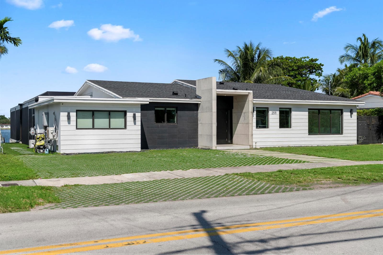 2511 NE 209th Terrace, Miami, FL 33180 — zdjęcie 3