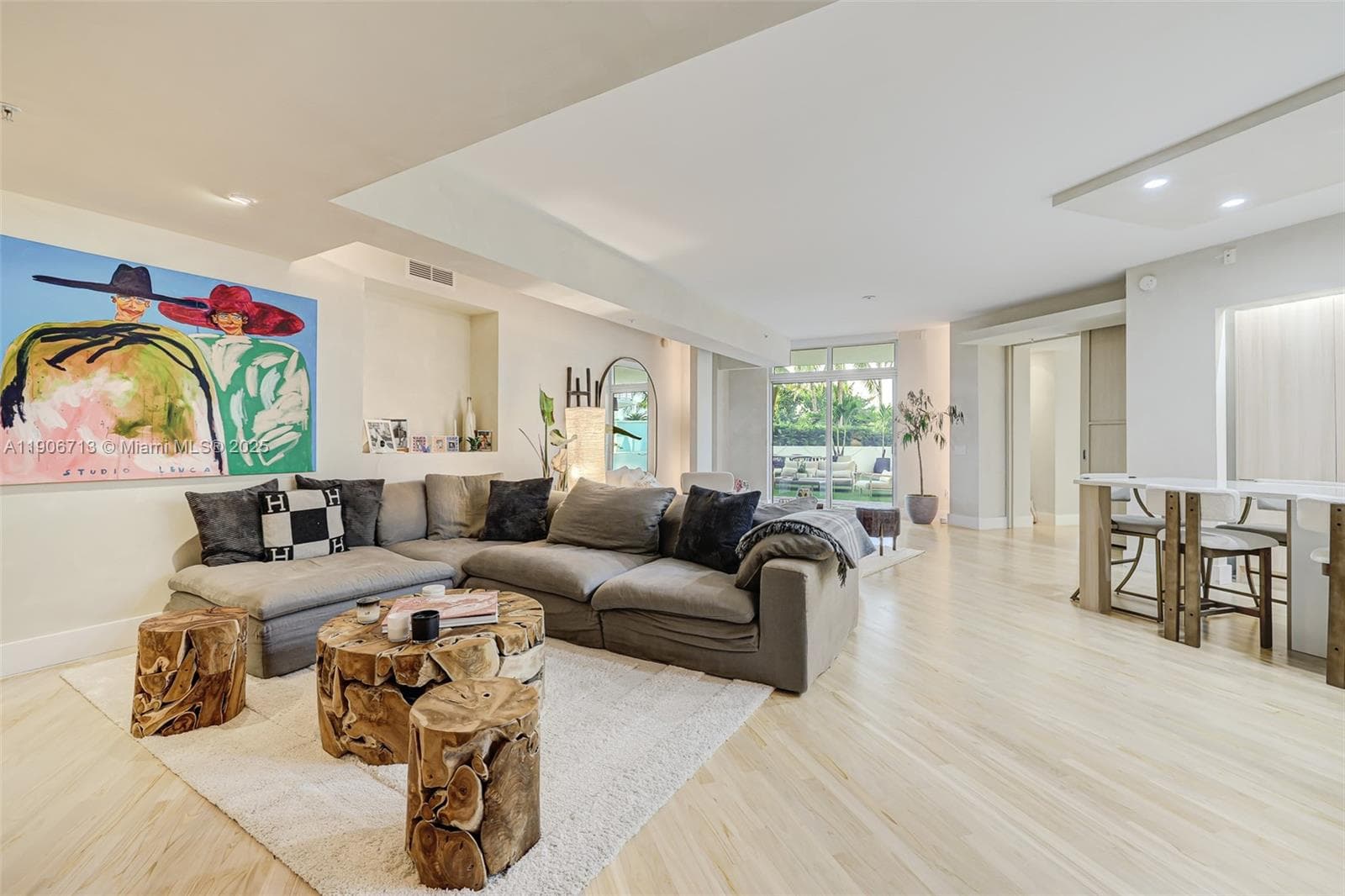 2001 Meridian Ave # 307, Miami Beach, FL 33139 — zdjęcie 2