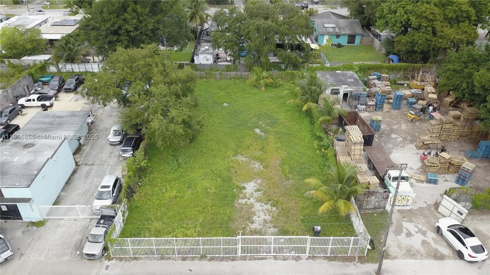 3039 NW 54th St, Miami, FL 33142