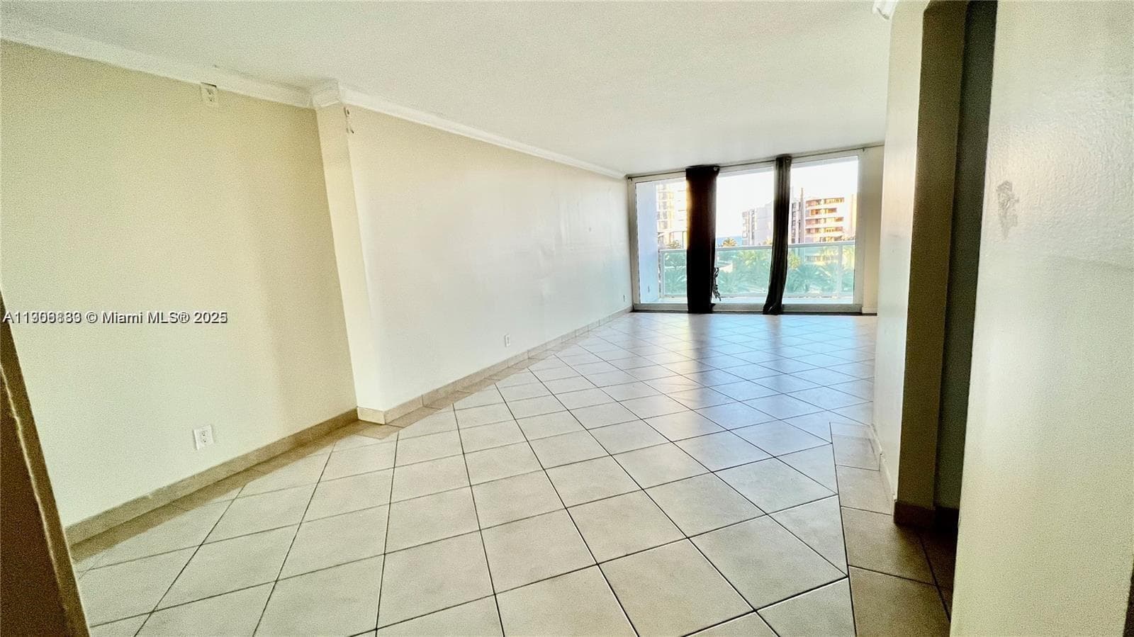 100 Bayview Dr # 607, Sunny Isles Beach, FL 33160 — zdjęcie 2