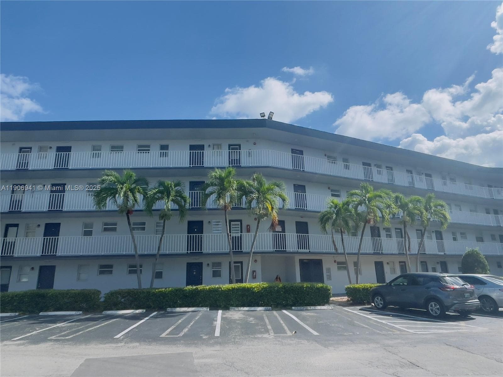 443 NE 195th St # 338, Miami, FL 33179