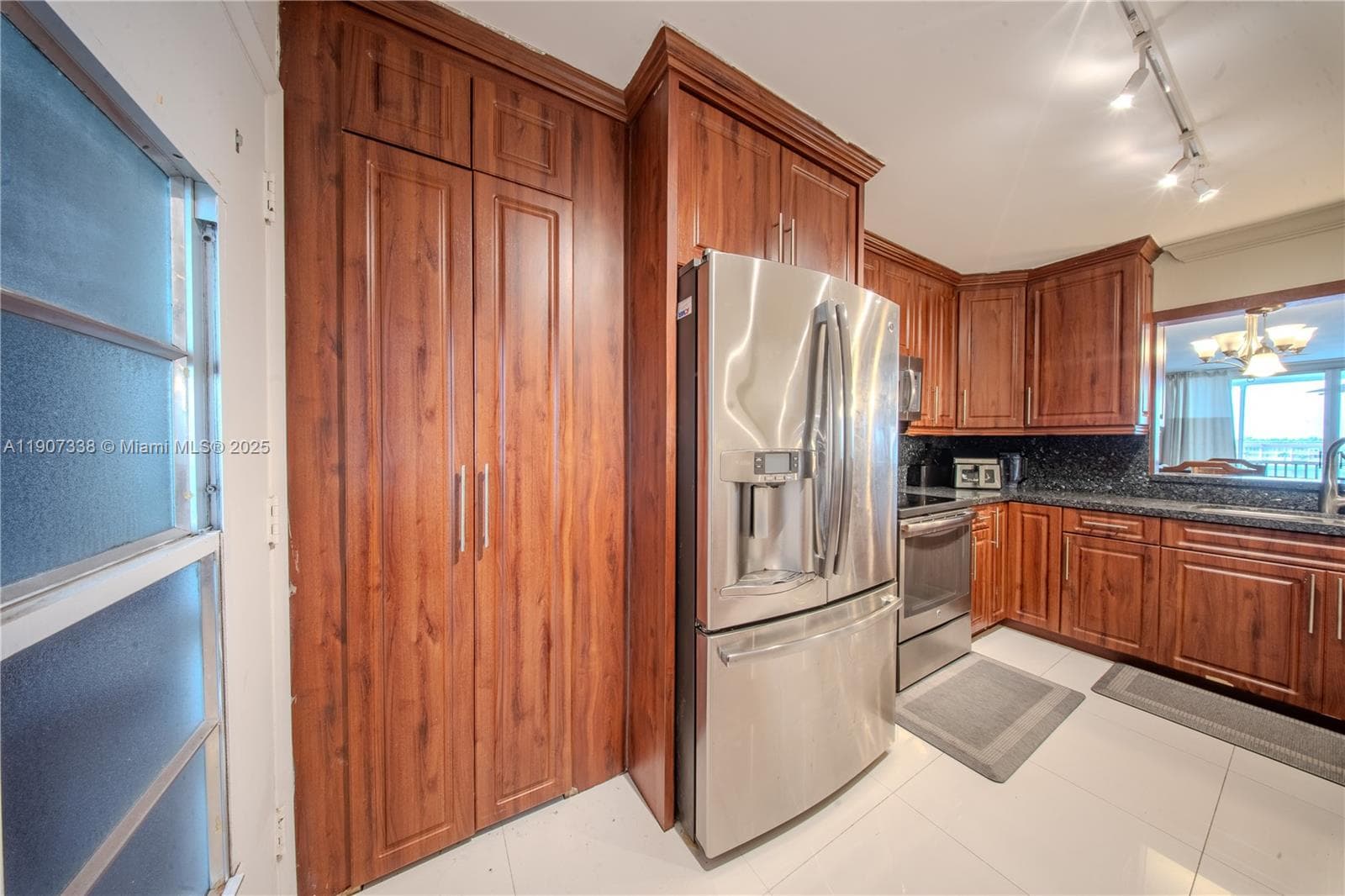 1660 NE 191st St # 410-1, Miami, FL 33179 — zdjęcie 2