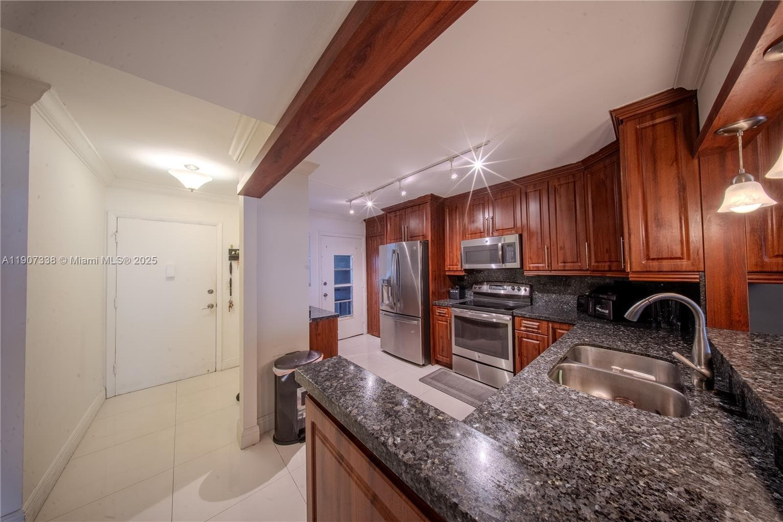 1660 NE 191st St # 410-1, Miami, FL 33179 — zdjęcie 4