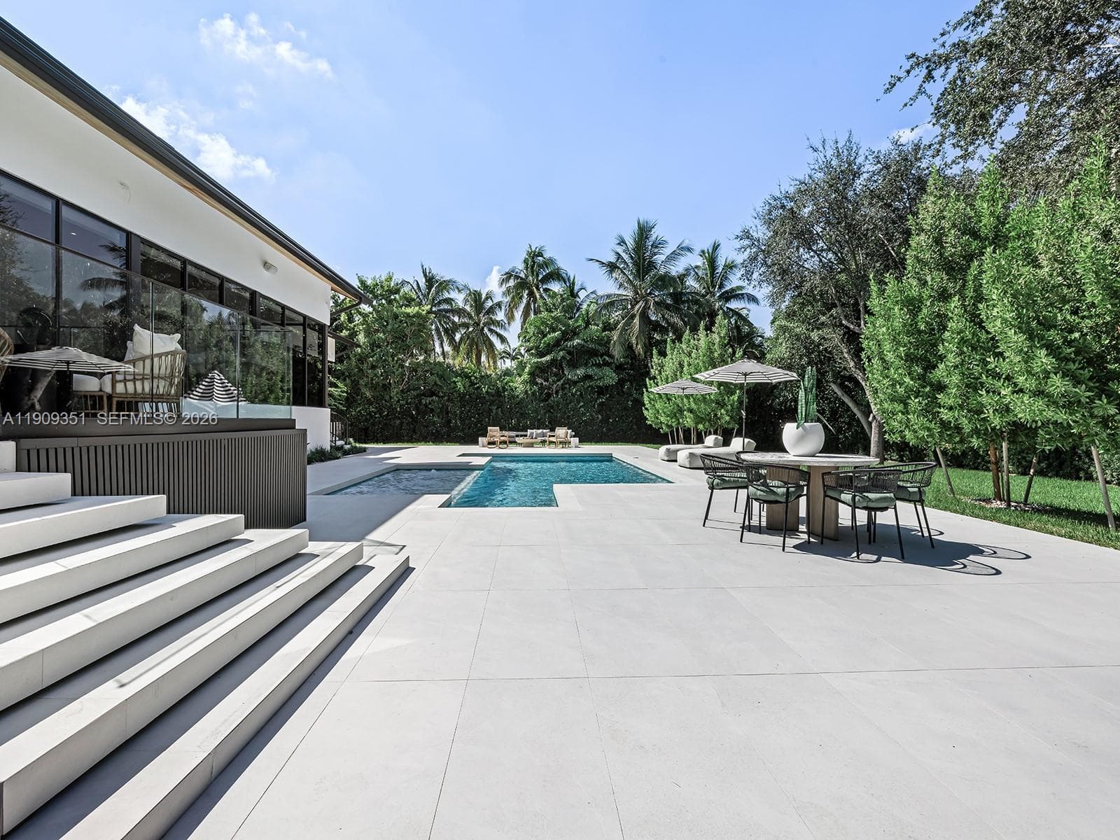 7910 Los Pinos Cir, Coral Gables, FL 33143