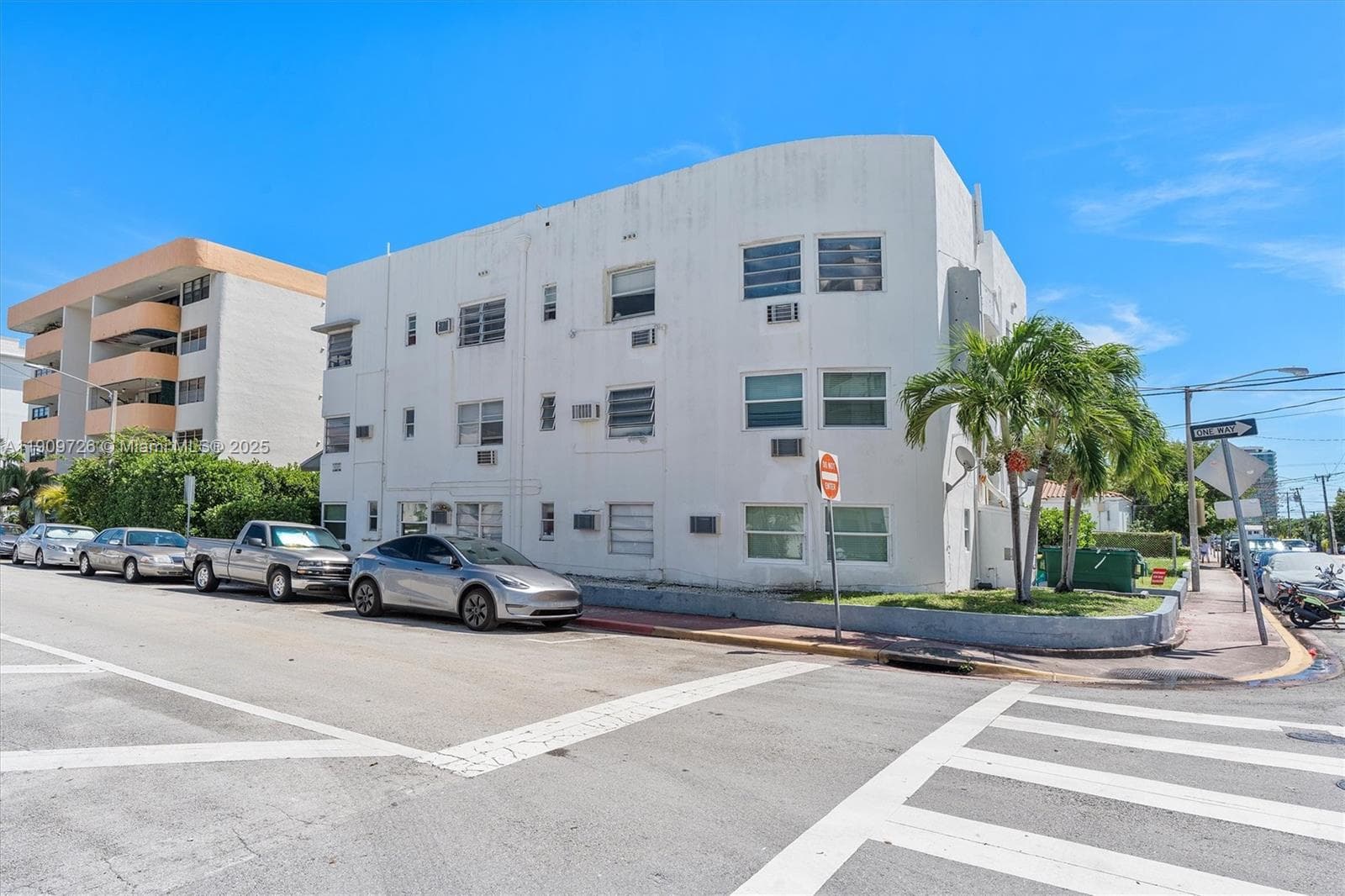420 78th St, Miami Beach, FL 33141