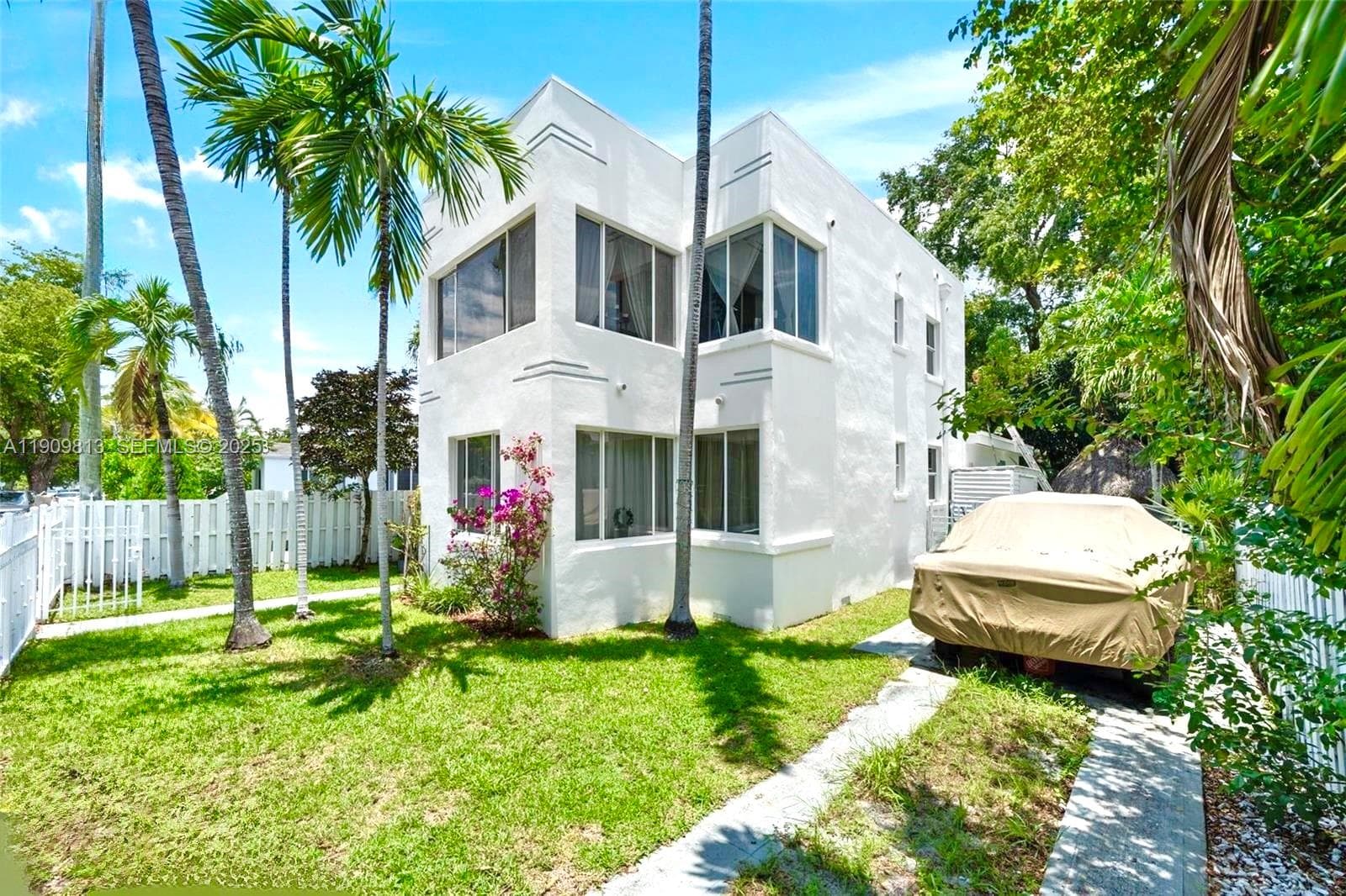 555 NE 70th St, Miami, FL 33138 — zdjęcie 2