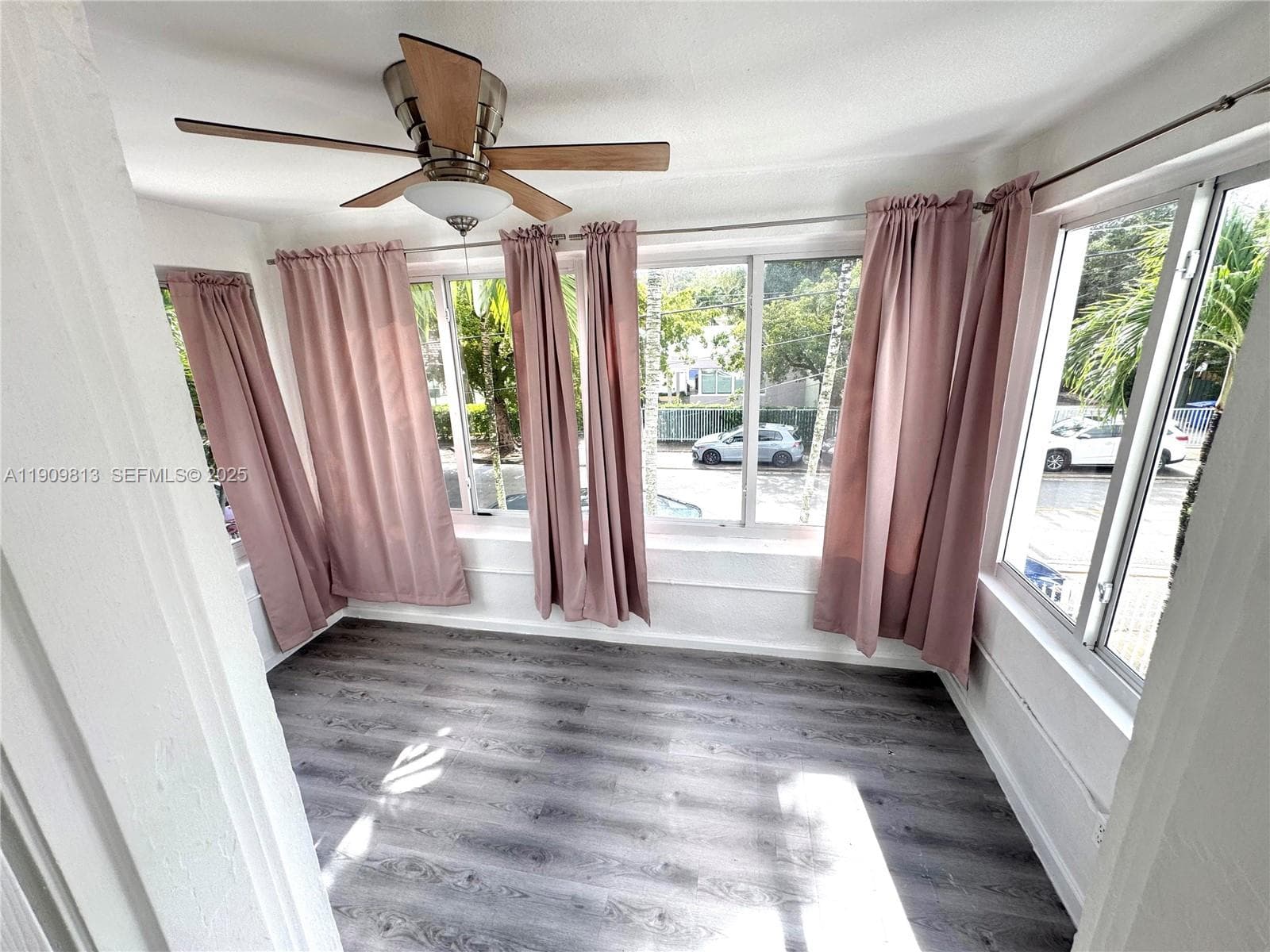 555 NE 70th St, Miami, FL 33138 — zdjęcie 5