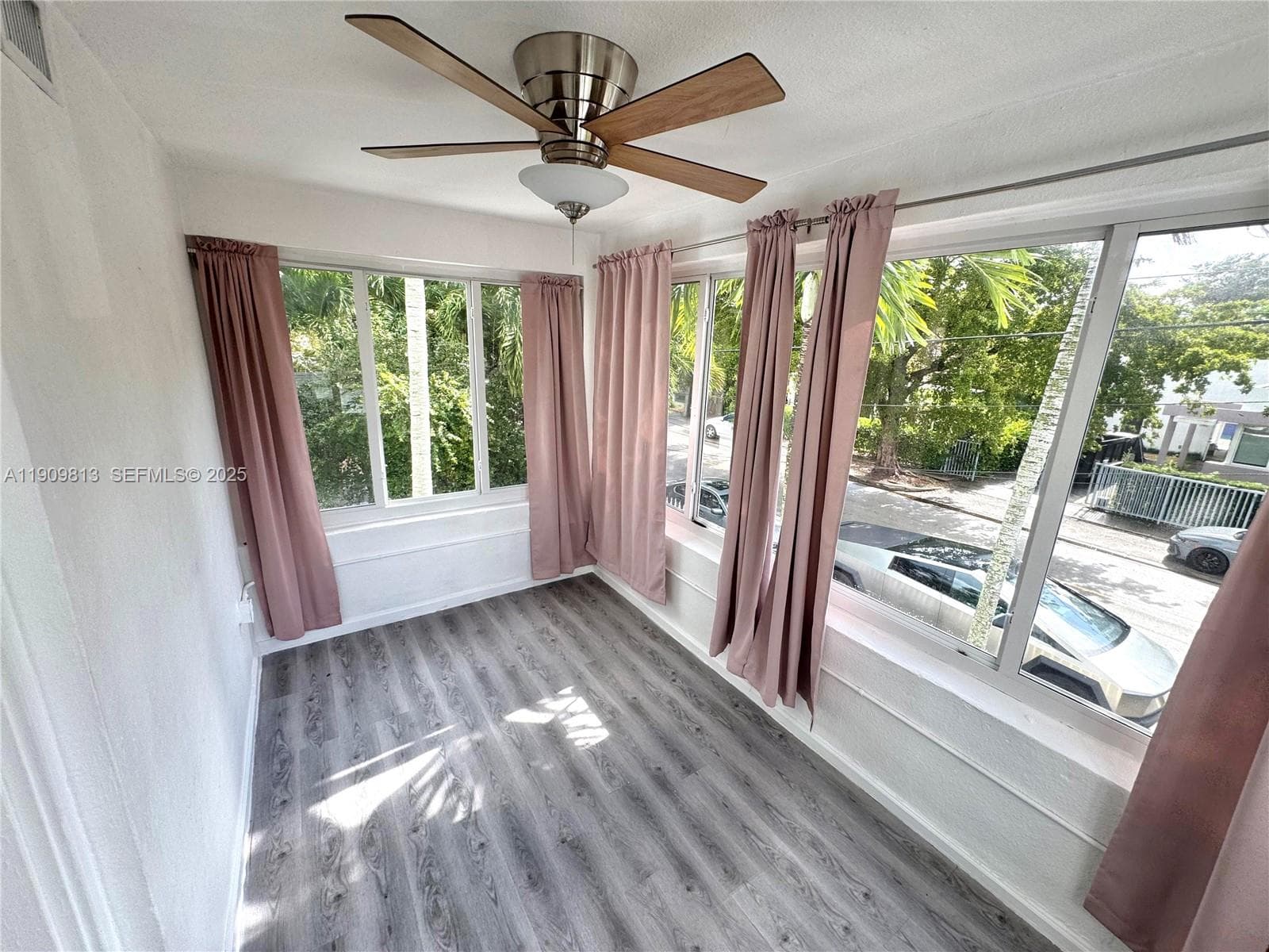555 NE 70th St, Miami, FL 33138 — zdjęcie 4